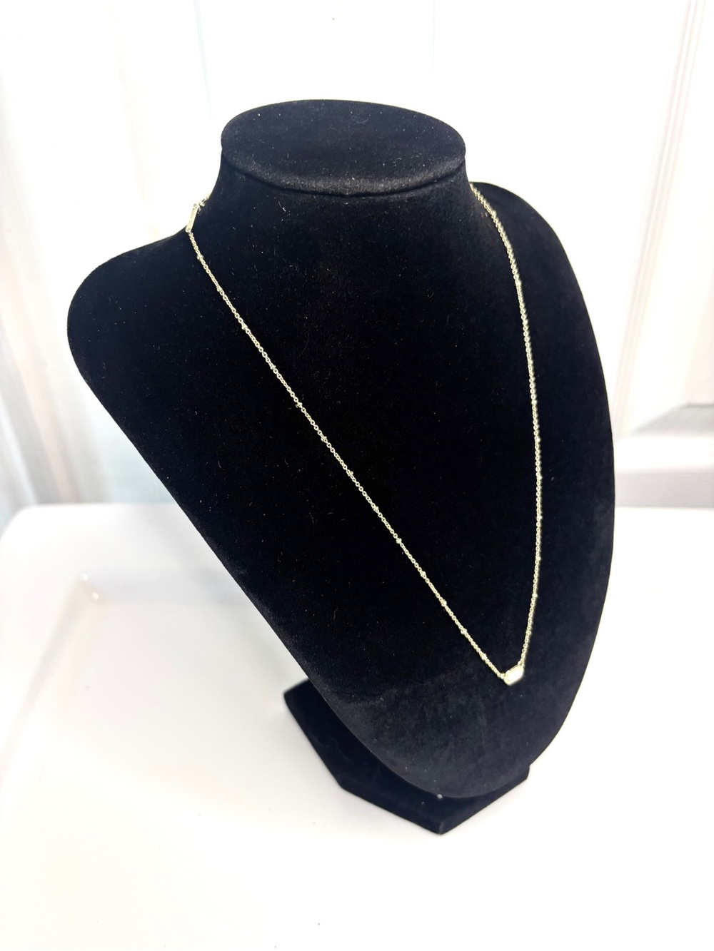 Kendra Scott Mini Elisa Gold Plated Oval Pendant Necklace White Iridescent Stone - Picture 4 of 7